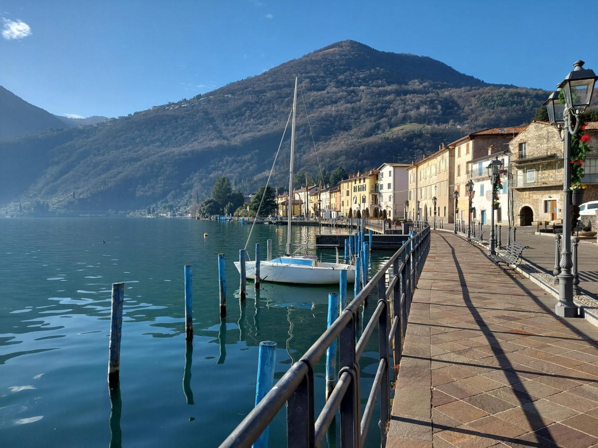 Miralago Casa Vacanze Riva di Solto Eksteriør billede