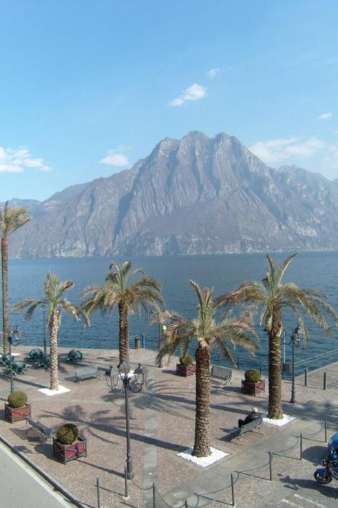 Miralago Casa Vacanze Riva di Solto Værelse billede